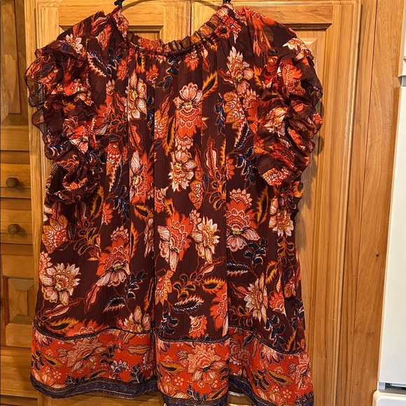 Old NavyPretty floral design top with maroon underlay with ruffled arm edging. - Picture 4 of 6